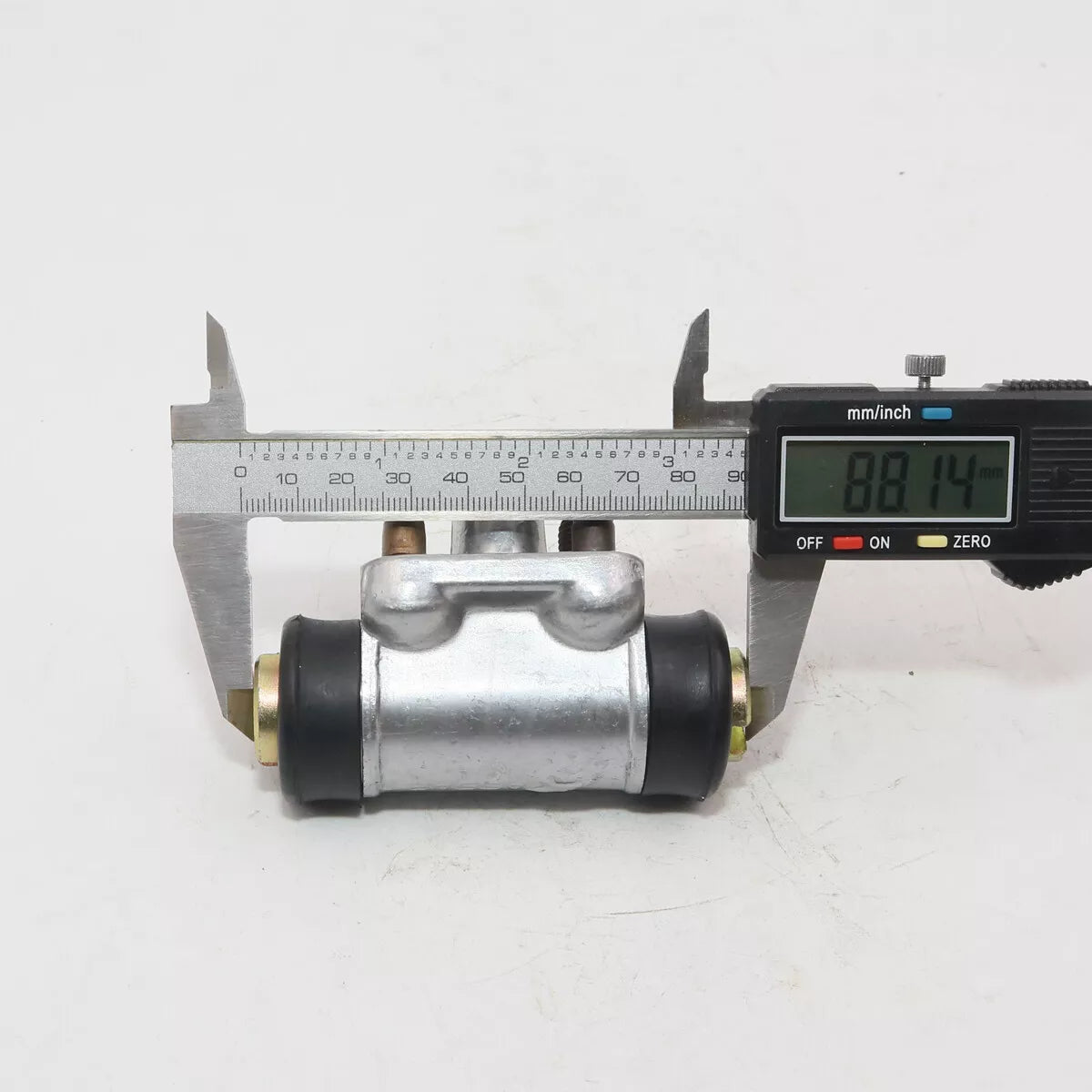 Rear Wheel Brake Cylinder for Nissan 720 SD22/SD23/SD25/LB20/Z20 1979-1986
