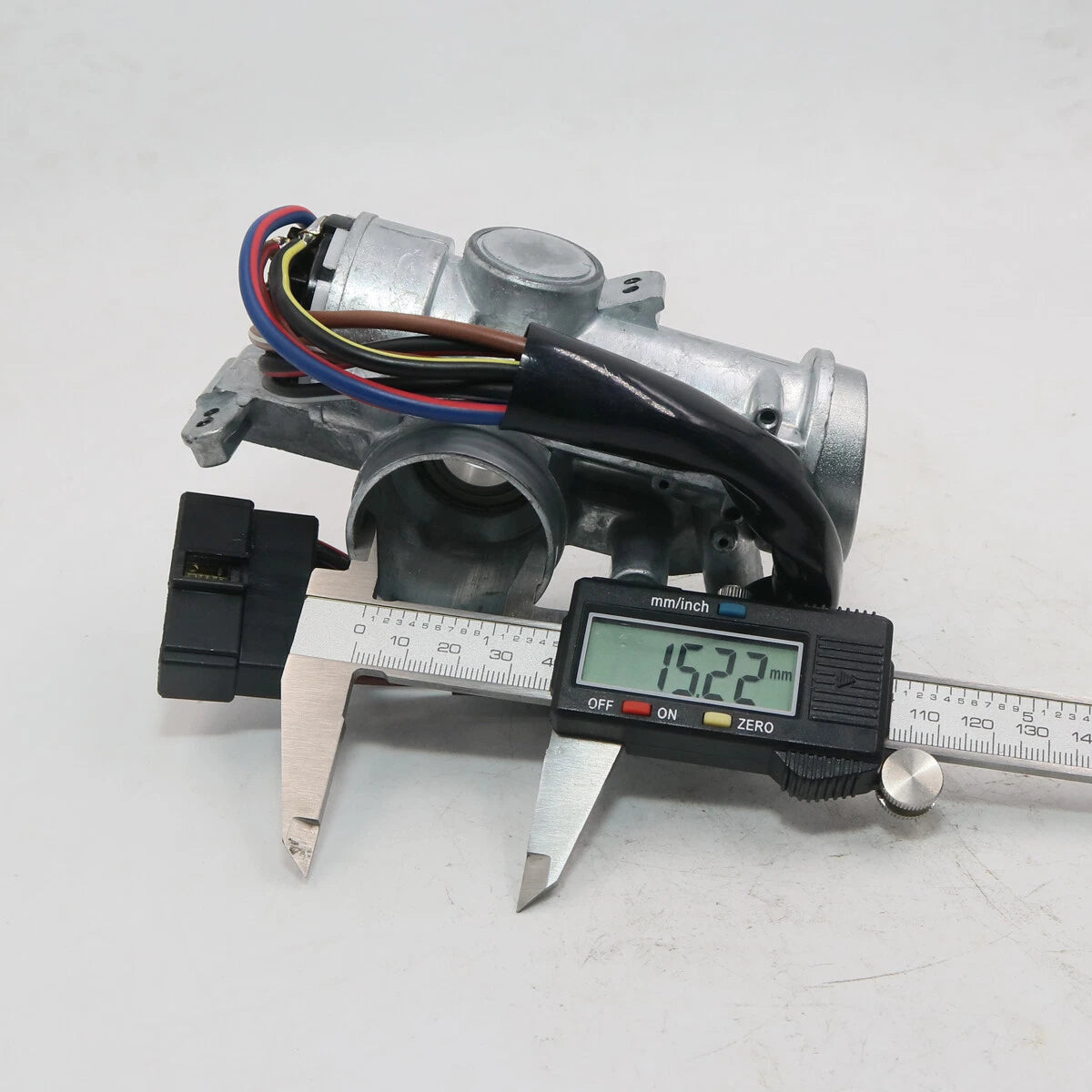 Ignition Door Fuel Tank Lock for Toyota Hilux RN50 RN60 YN65 YN67 1983-1988