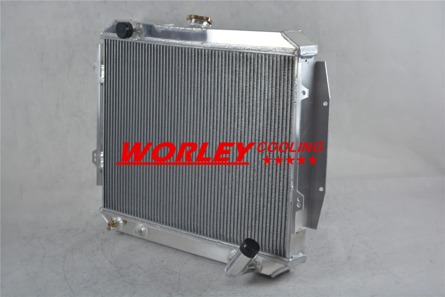 All Aluminum Radiator + Fan for Mitsubishi Pajero (2000-2006)