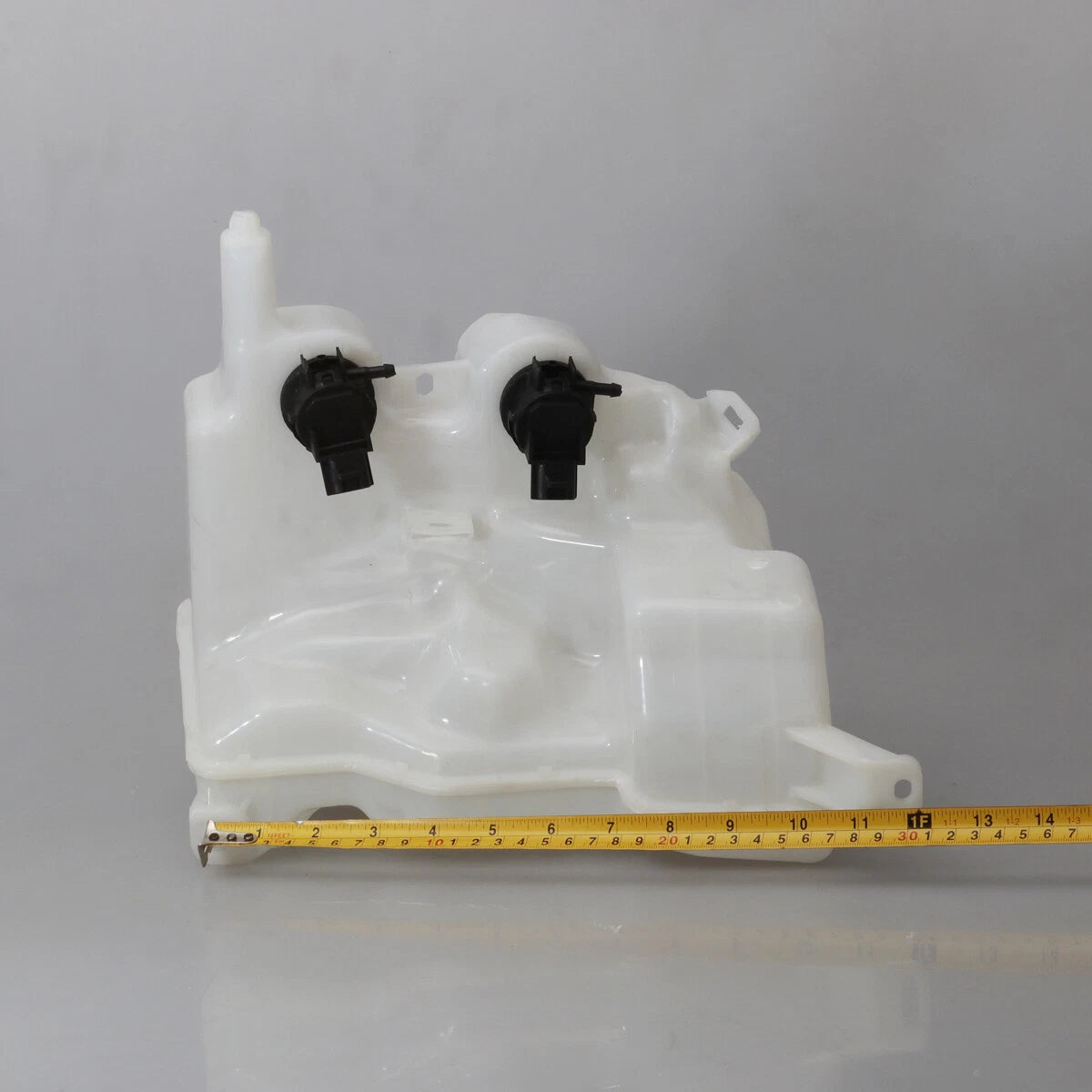 Windshield Washer Reservoir Tank for Toyota Hiace RegiusAce 2004-2013