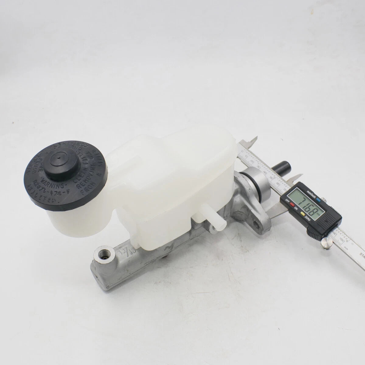 13/16 Brake Master Cylinder for Toyota Hilux2005-2015