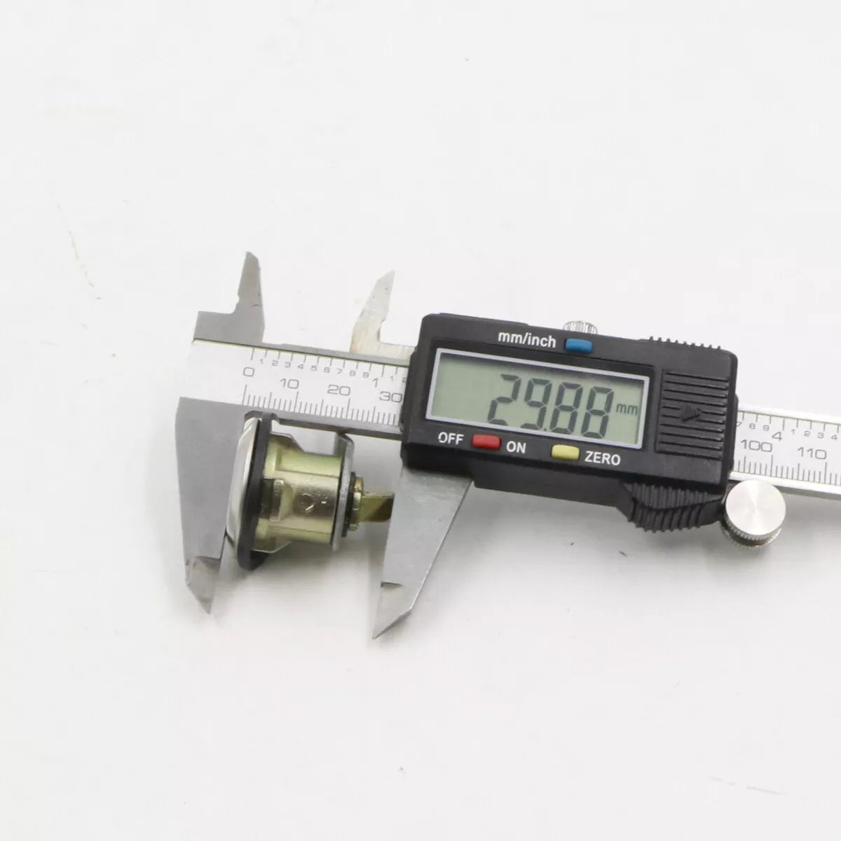 Gas Filler Lock for Nissan D21/King Cab/Navara/Pathfinder 1986-1997