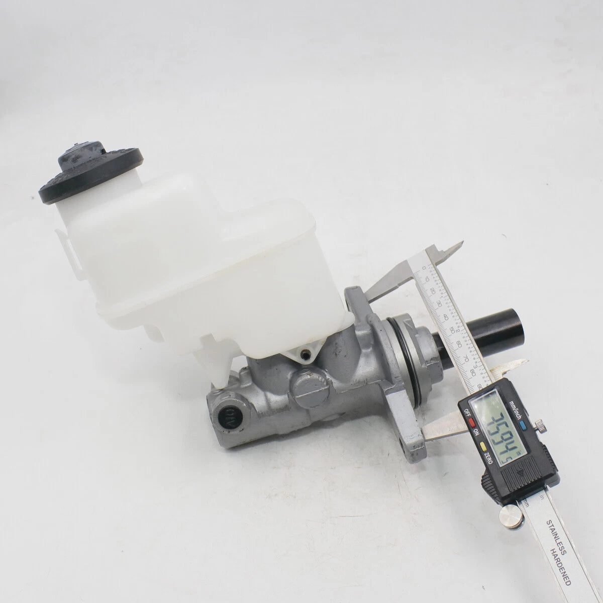 Brake Master Cylinder for Toyota Hilux KUN26 SR5 2012-2015