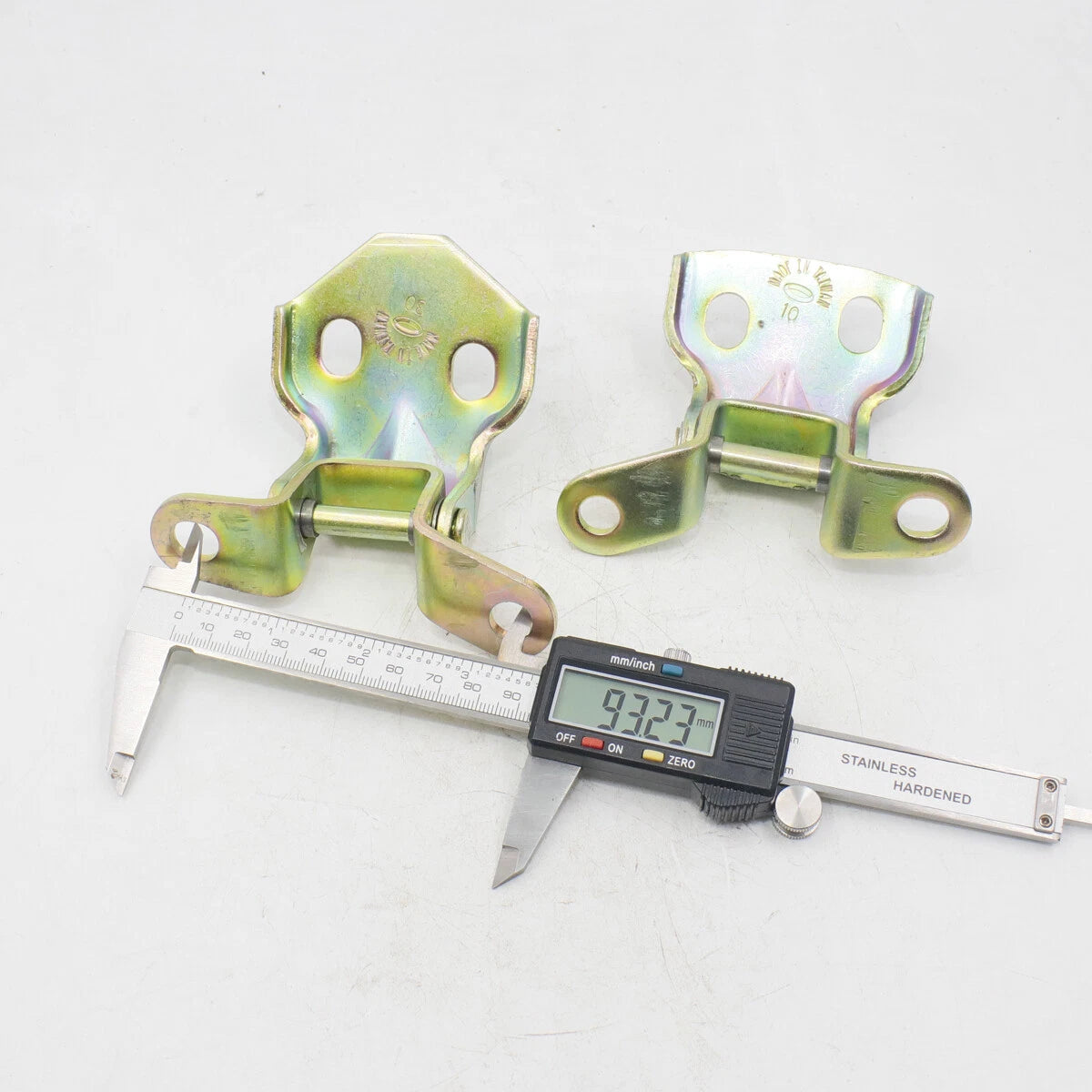 Front Right Door Hinge for Toyota Land Cruiser HZJ70/73/75 HJ75 PZJ70/73/75 1984-1989