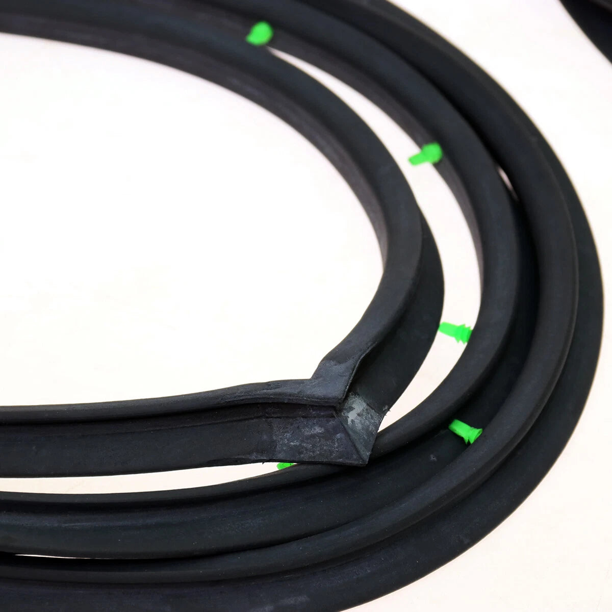 Front Door Weatherstrip for Nissan Datsun 120Y B210 1974-1977
