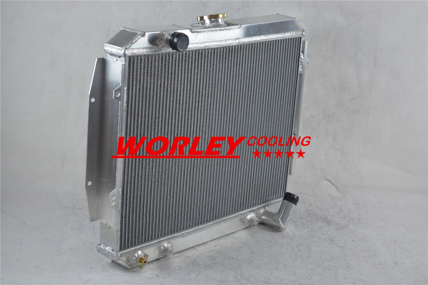 All Aluminum Radiator + Fan for Mitsubishi Pajero (2000-2006)