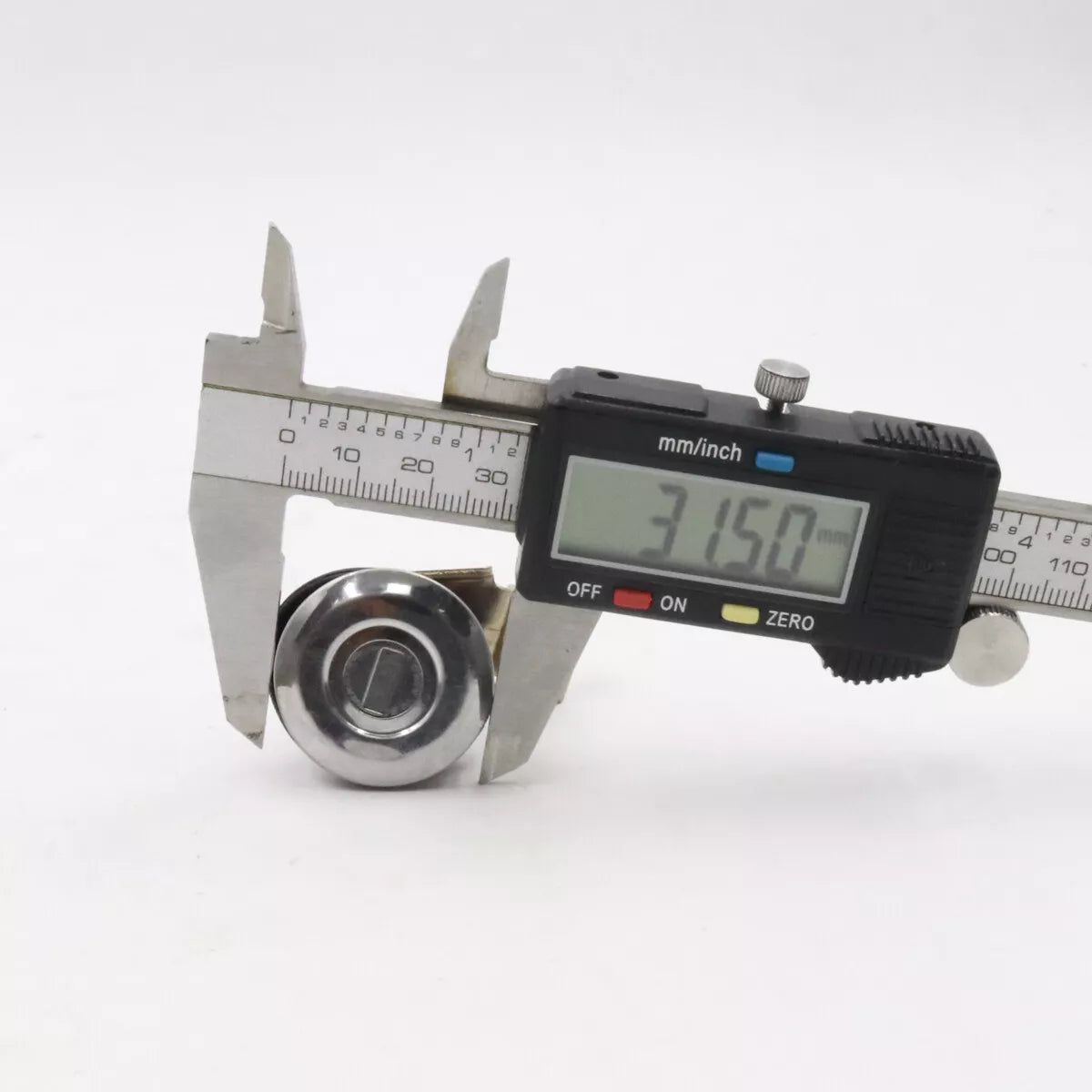 Gas Filler Lock for Nissan D22 Navara Terrano 1997-2004