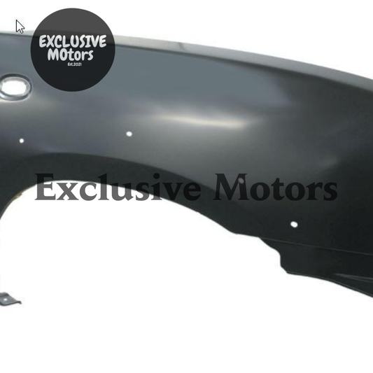 Right-Hand Guard w/ Side Light Hole for Nissan Navara D22 (2002-2013)