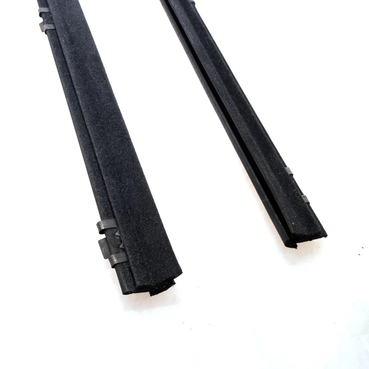 FR Door Glass Inner Weatherstrip for Toyota Land Cruiser LJ72 RJ73 PZJ75