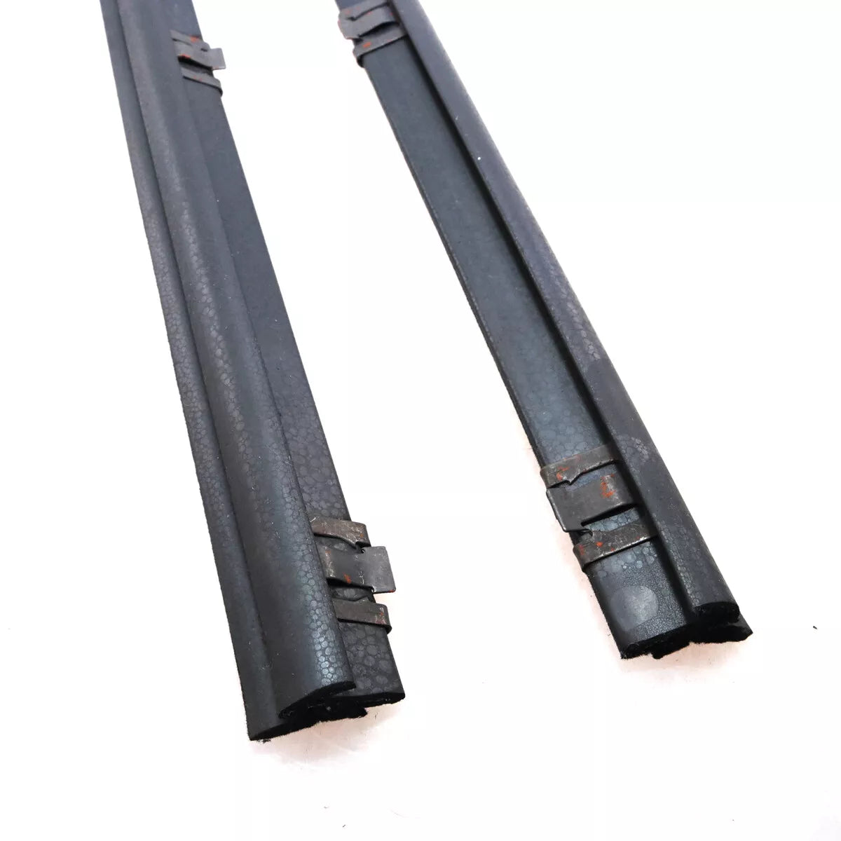 Front Door Glass Weatherstrip for Toyota Land Cruiser GRJ79 VDJ78