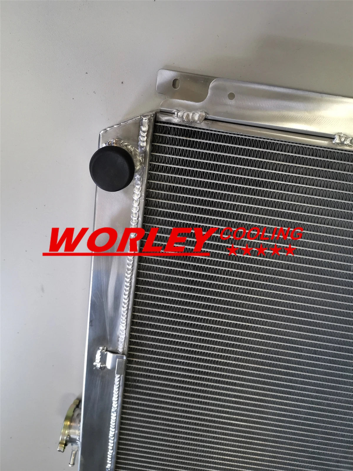 Aluminum Radiator + Black Hose & Fan for Holden HQ HJ HX HZ 253 308 V8 (1971-1980)