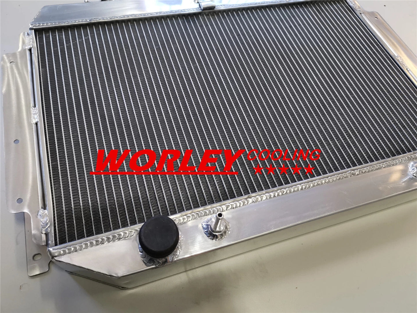 Aluminum Radiator + Black Hose & Fan for Holden HQ HJ HX HZ 253 308 V8 (1971-1980)