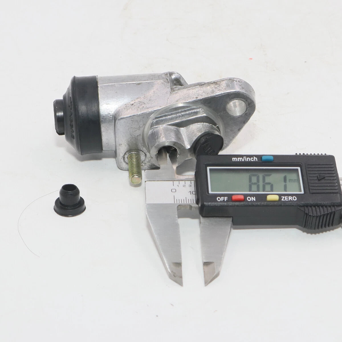 Front Lower LH Brake Cylinder for Nissan 520/521/620/720 1969-1986